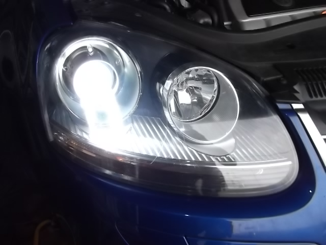 VW　ゴルフ　トゥーラン　パサート　ヘッドライト　球切れ　キセノン　HID 交換　修理　神戸　西宮　芦屋　中古パーツ